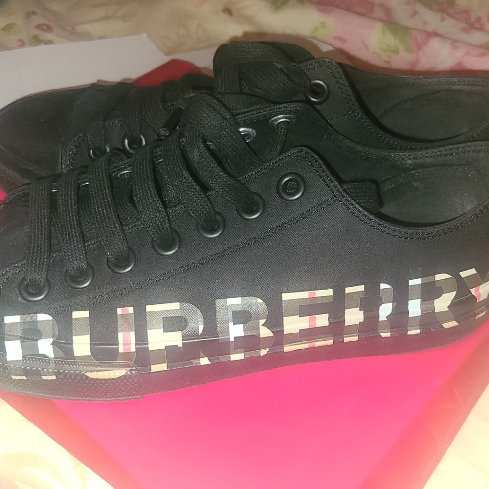 Burberry Women's Larkhall Logo Low-Top Sneakers 39.5